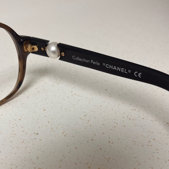 CHANEL Oversized Pearl Sunglass Frames - Picture 6 of 10